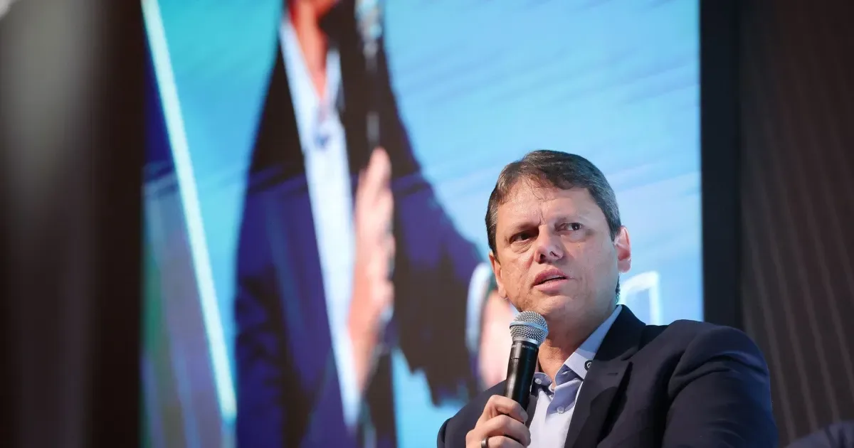 Tarcísio tem aprovação de 64% entre eleitores paulistas, diz pesquisa
