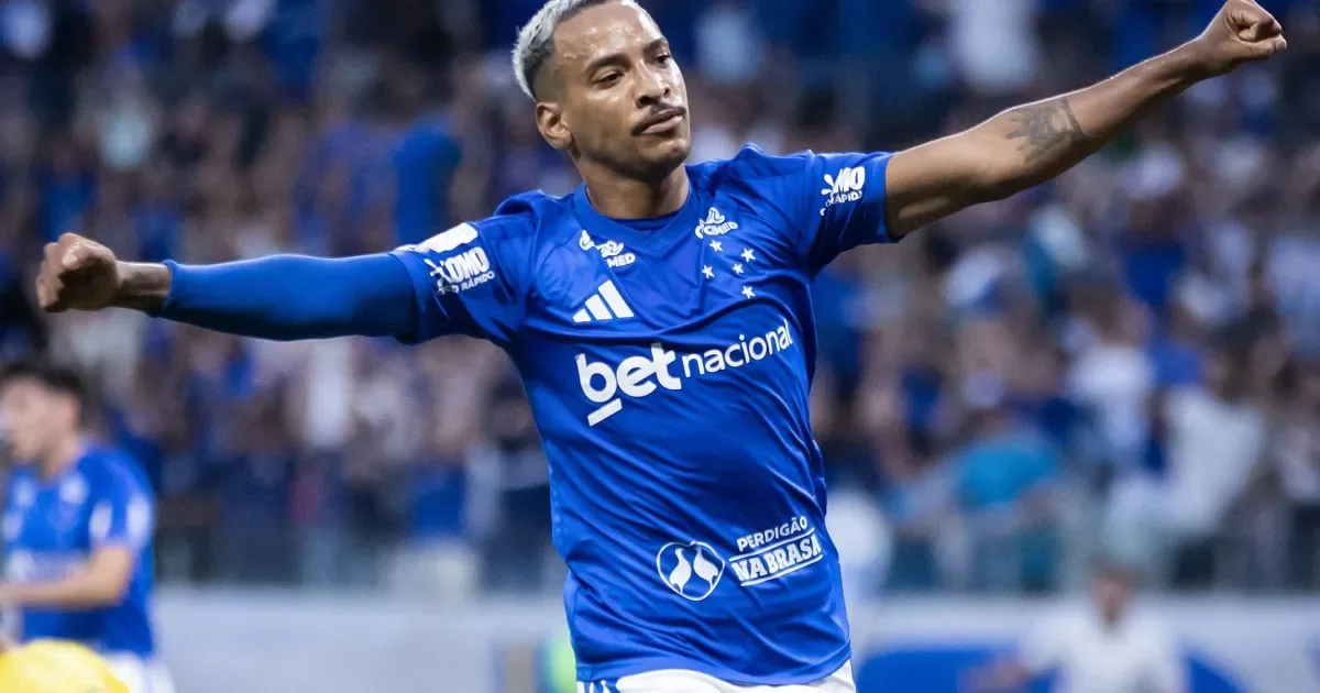 Cruzeiro vence Athletico-PR por 3 a 1 e chega aos 42 pontos no Brasileirão