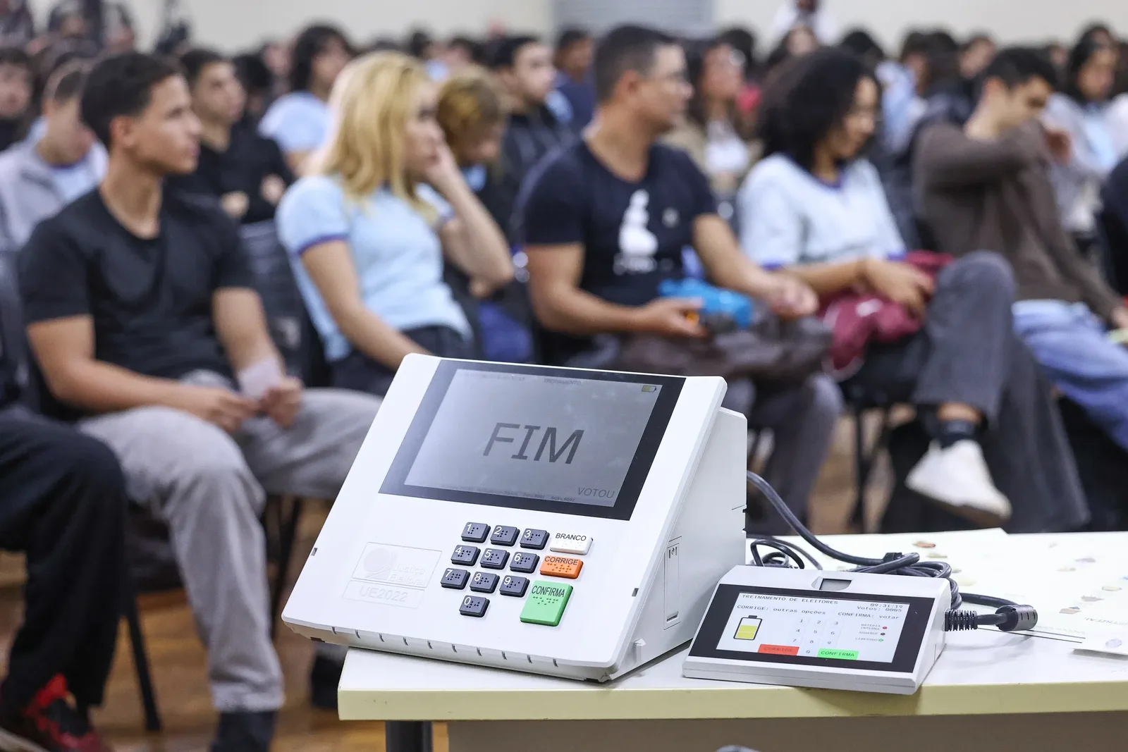 Pesquisas divergem sobre disputa pelo Senado no Rio de Janeiro
