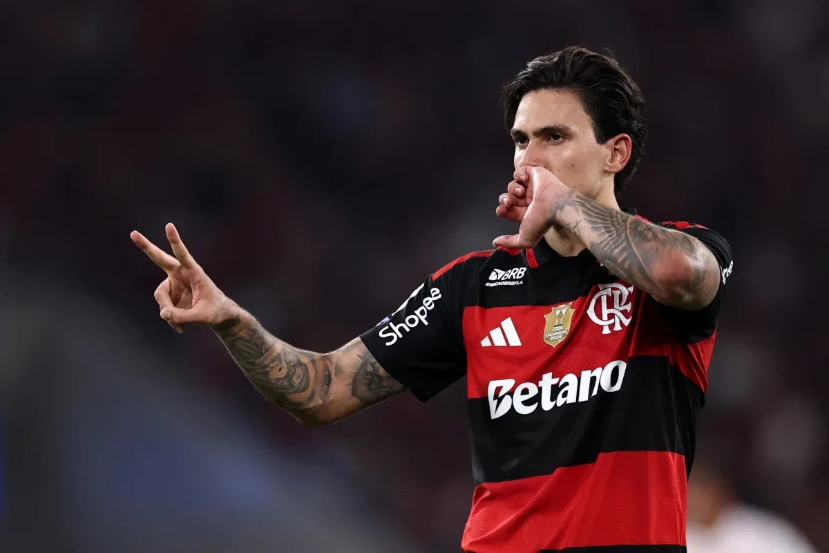 Flamengo bate Bragantino por 2 x 1 e mantém liderança do Brasileirão