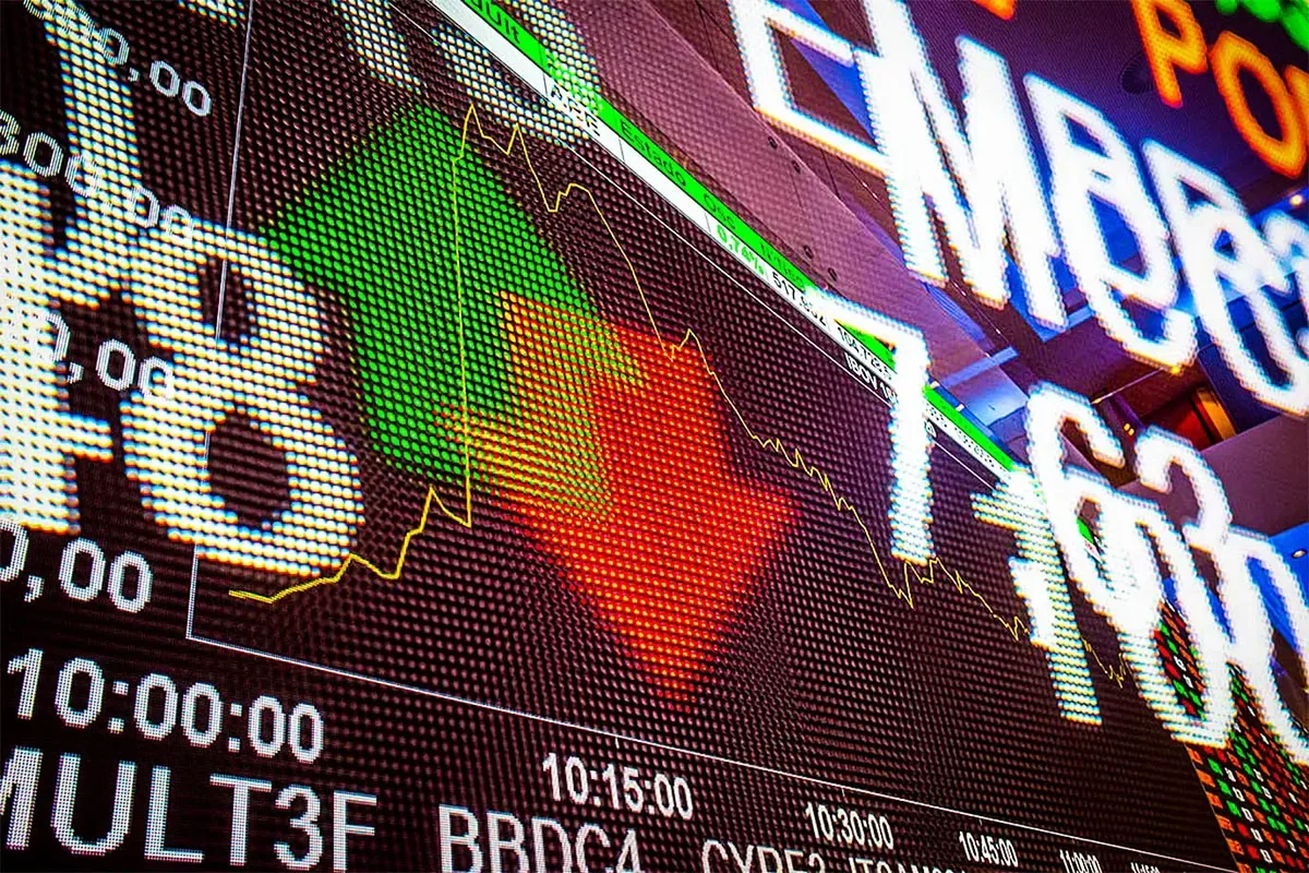 Ibovespa recua 0,91% e dólar sobe a R$ 5,147 antes de decisões sobre juros