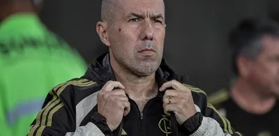 Leonardo Jardim pede cautela ao Flamengo após liderança no Brasileiro