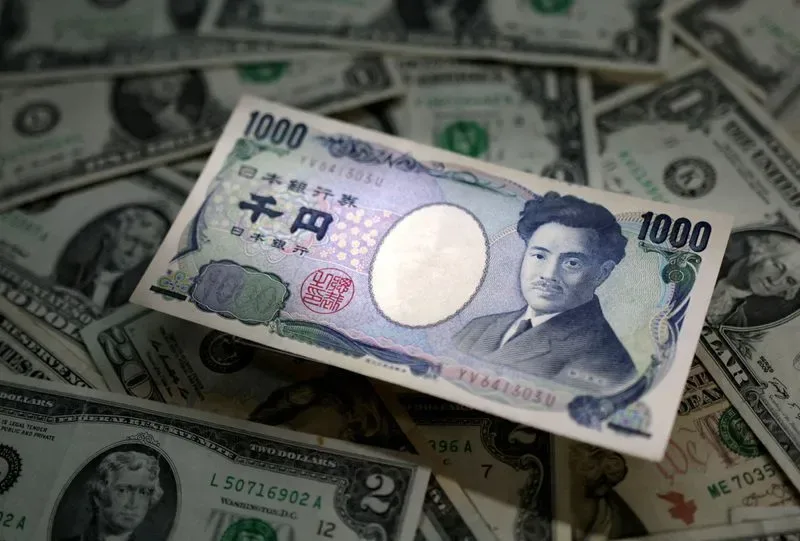 Japão reforça diálogo com EUA após nova queda do iene