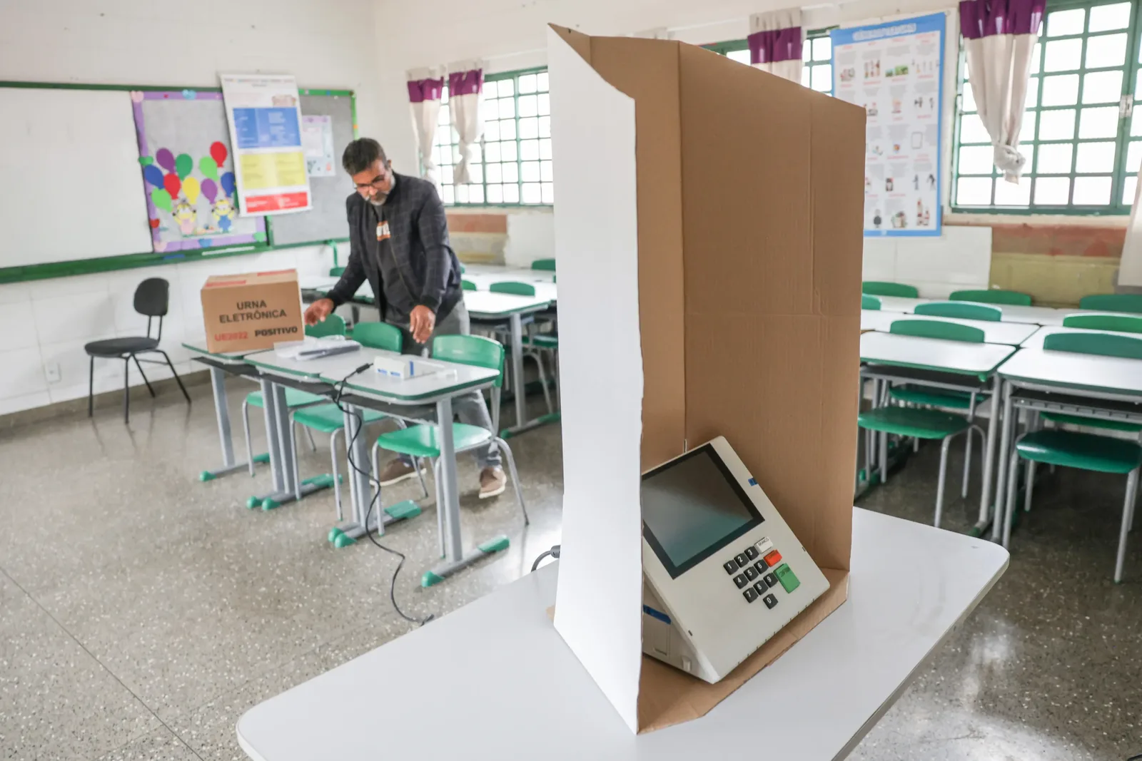 Votação das eleições de 2026 termina em horários diferentes pelo país
